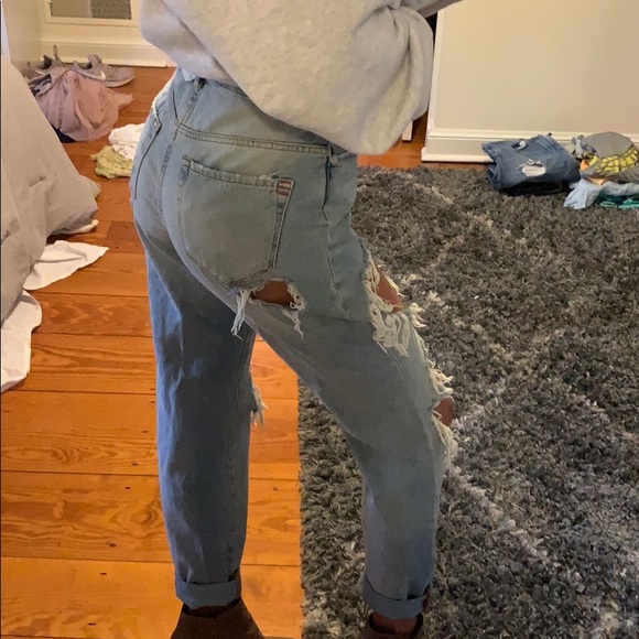 high-waisted ripped mom jean —light wash - Picture 2 of 3
